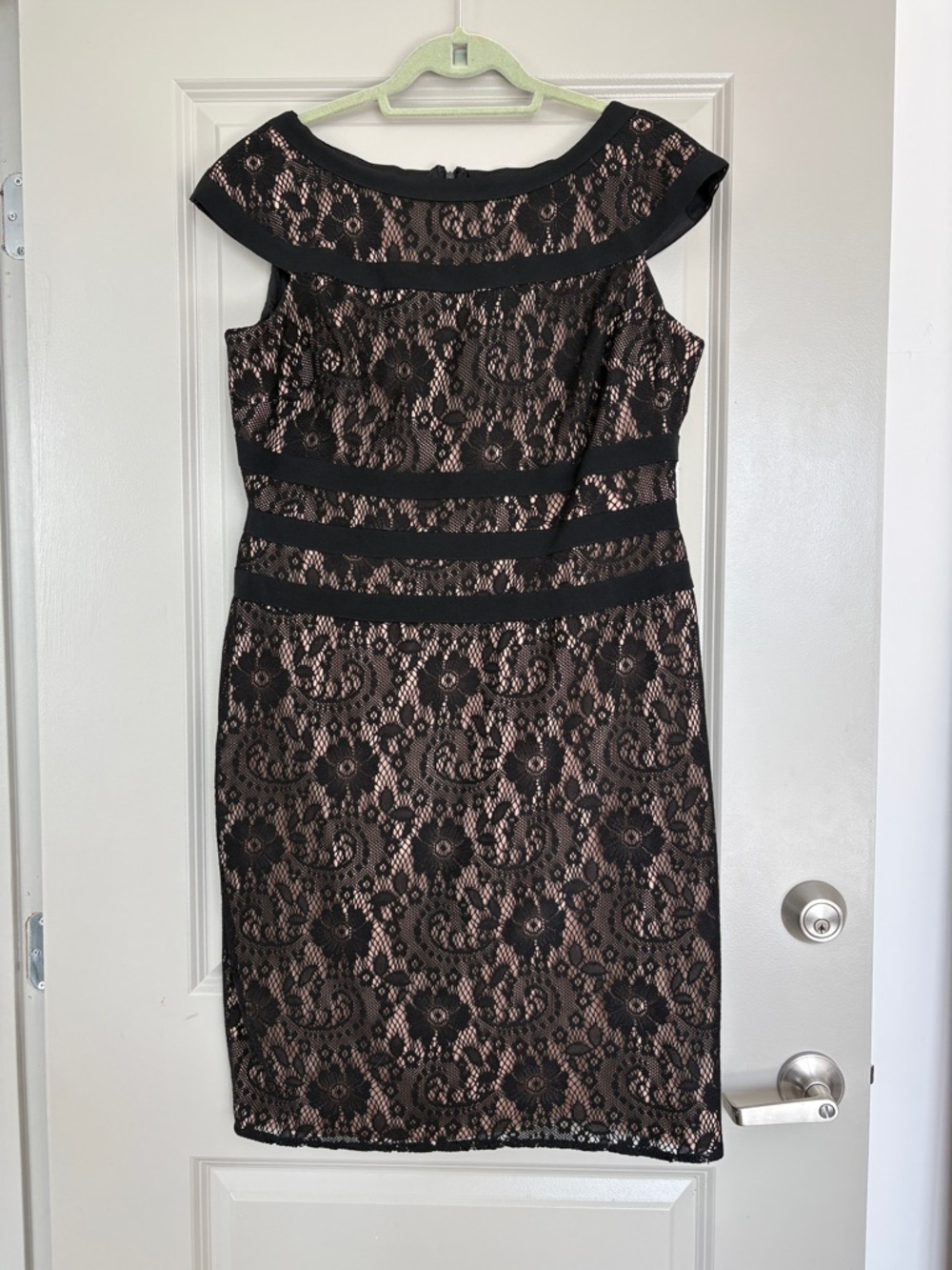 Adrianna Papell Black Lace‎ Sheath Dress Sz 16 Cap Sleeve Occasion